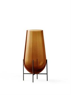 Audo Echasse Vase SMALL AMBER (ravfarvet) med fod i bronzeret messing